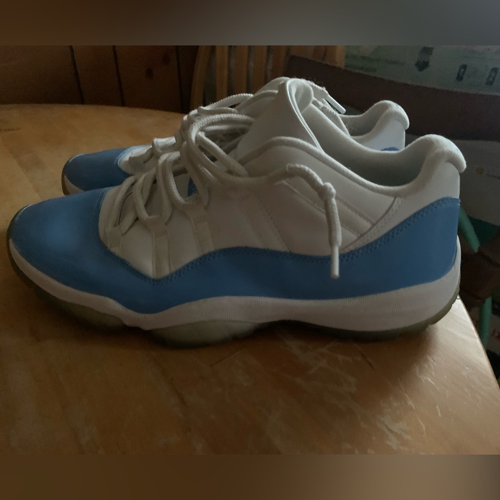 Jordan 11 low unc 2017 (good condition)